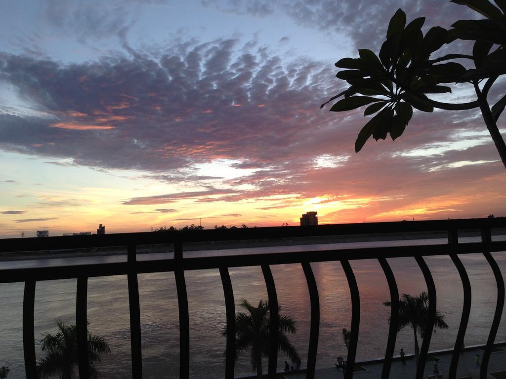 Hotel New Season Riverside 3*